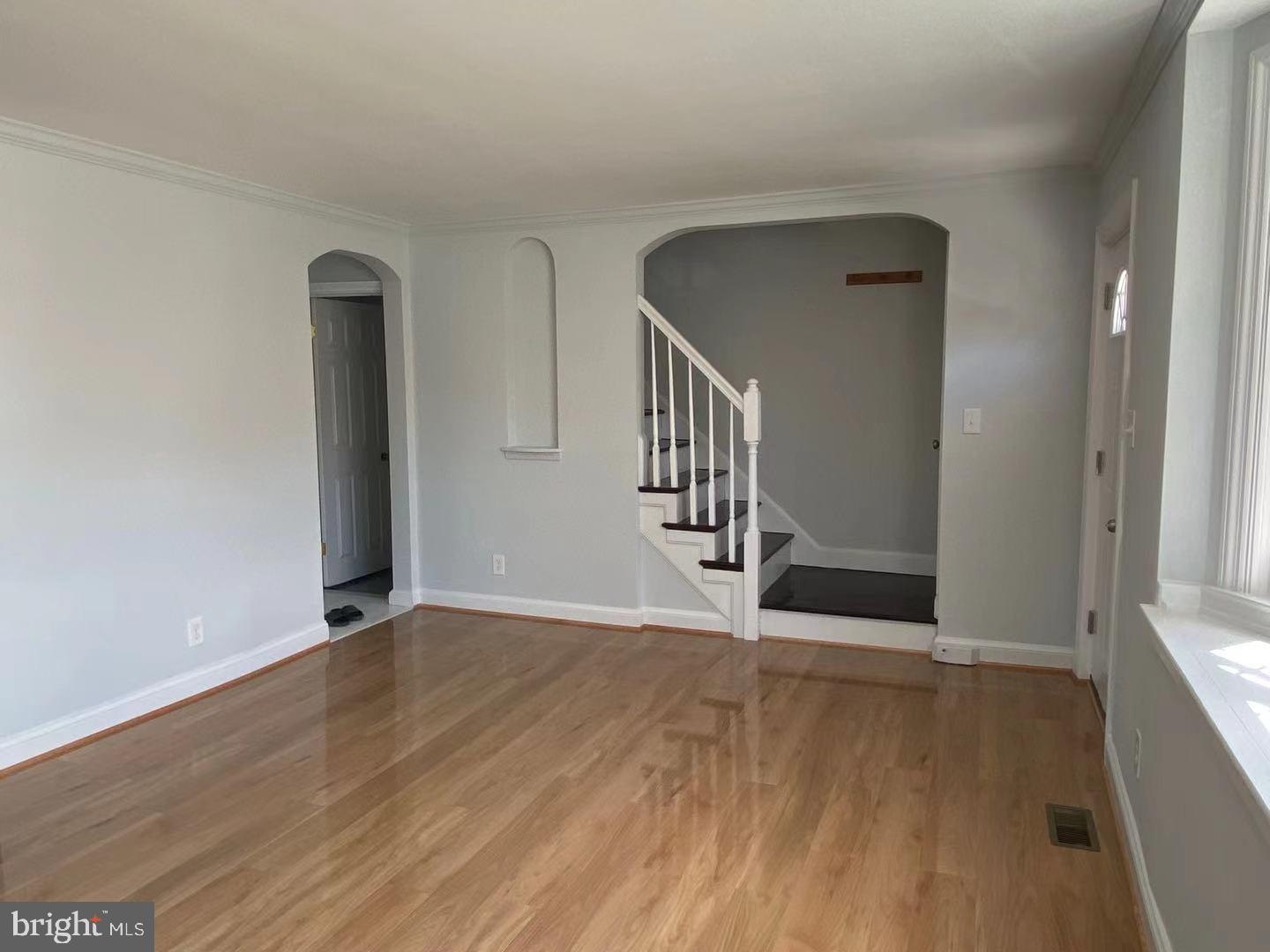 715 Charing Cross Road Baltimore, MD 21229 - Photo 7 of 17