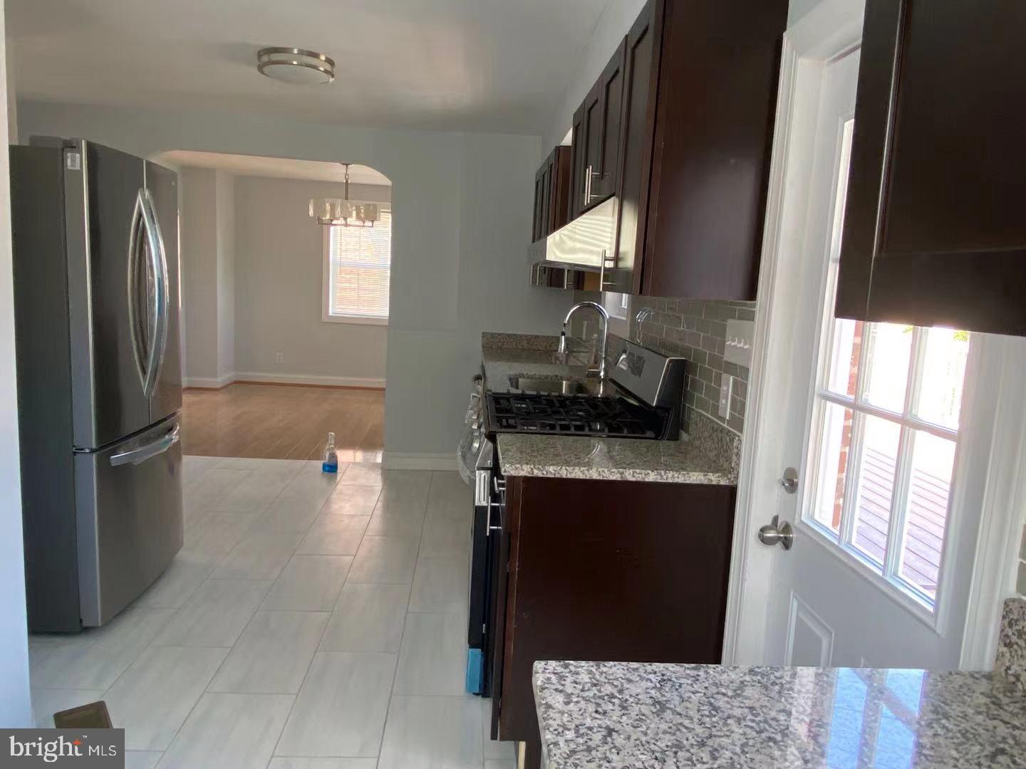 715 Charing Cross Road Baltimore, MD 21229 - Photo 10 of 17