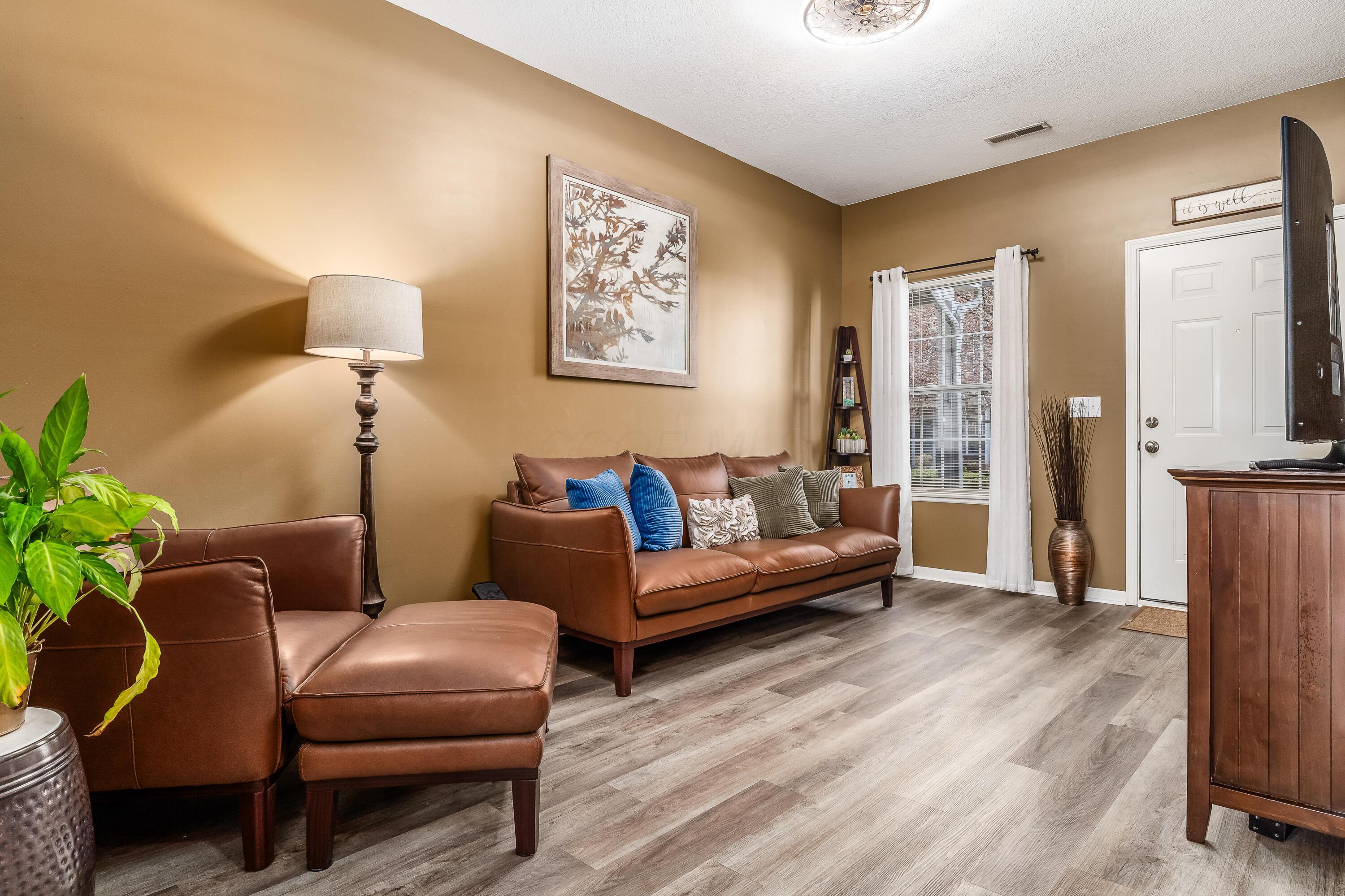 629 Herman Road, Unit 3302 Columbus, OH 43230 - Photo 3 of 15 S_-_629_Herman_Ct_-_019