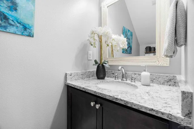 an empty room with closet and ceiling fan