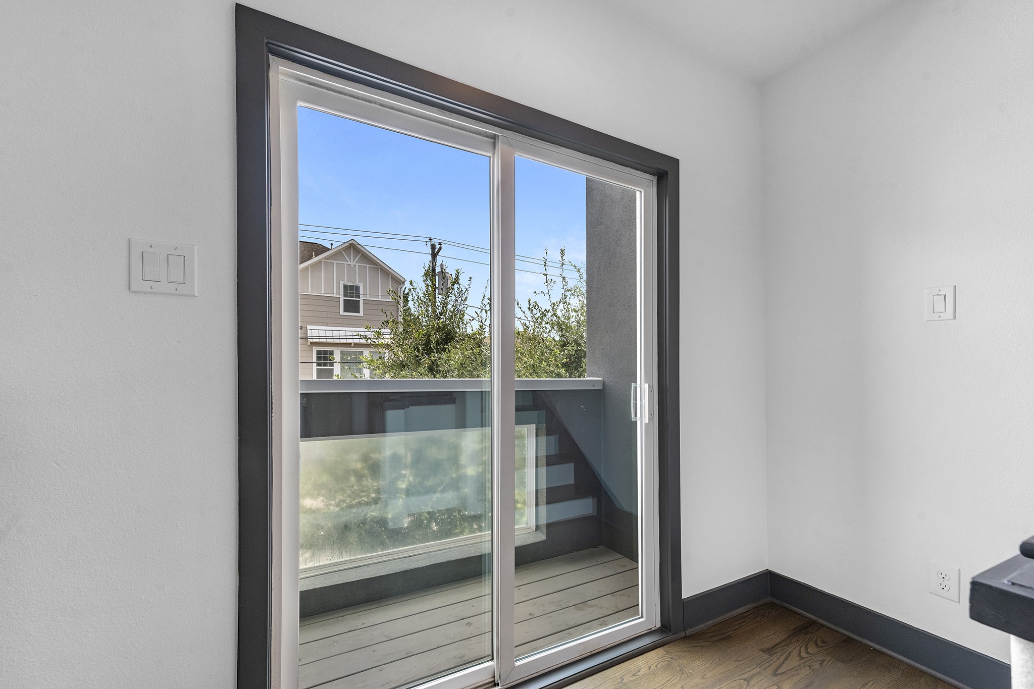 5802 Kansas Street Houston, TX 77007 - Photo 6 of 12 2nd Floor Balcony.