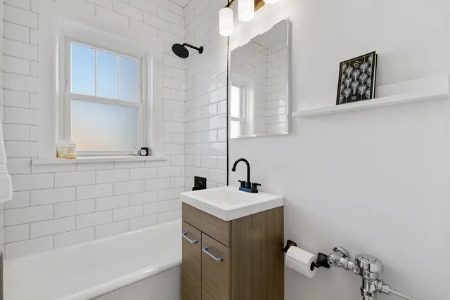 $1,750 | 2750 North Hampden Court, Unit 2JJ, Chicago, IL 60614