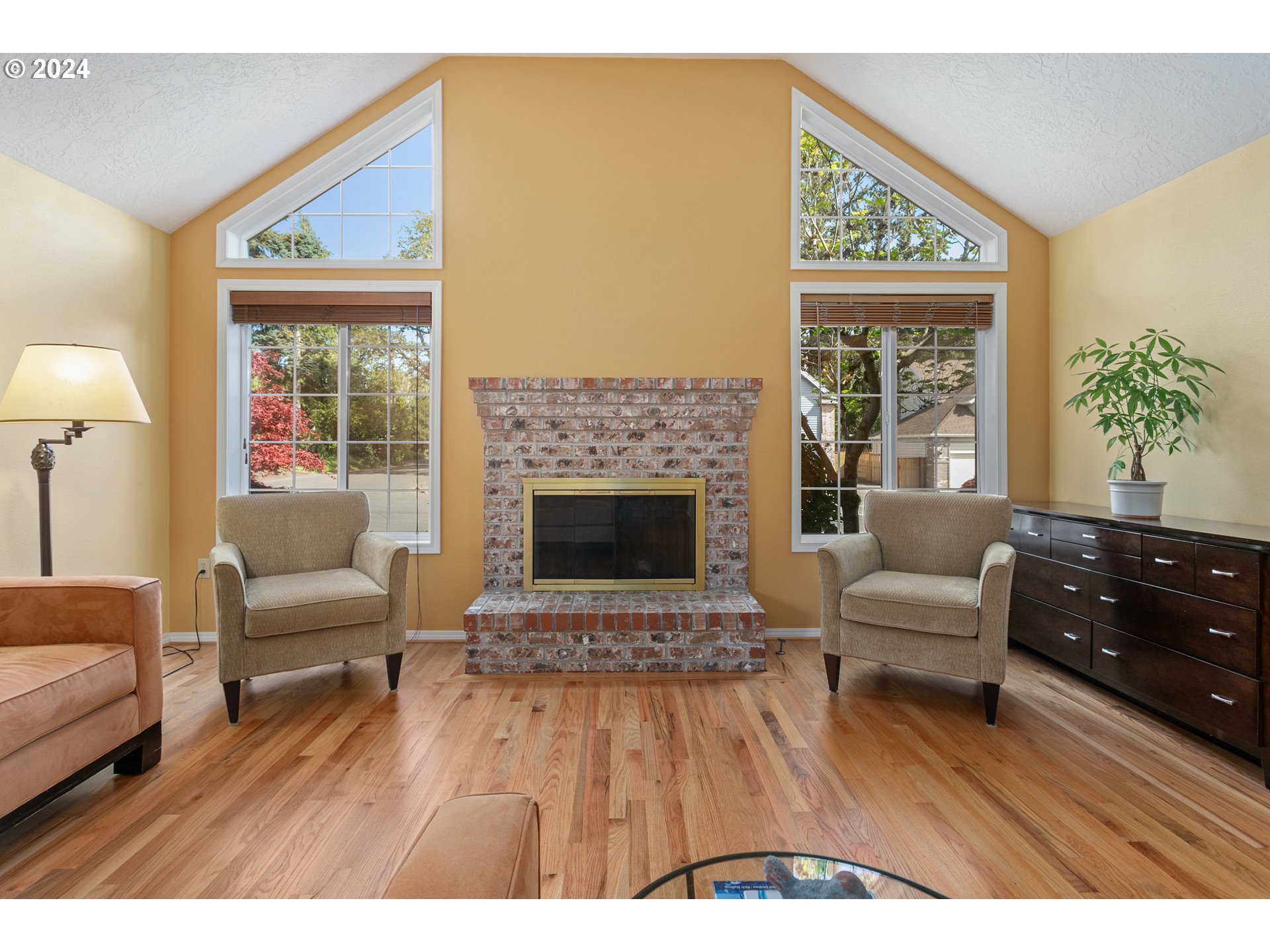 8094 Southwest Viola Street Portland, OR 97224 - Photo 6 of 46 Gallery Image 6
