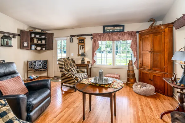 $239,000 | 370 Woodlake Road, Eldorado, IL 62930