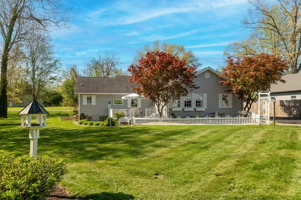 $239,000 | 370 Woodlake Road, Eldorado, IL 62930