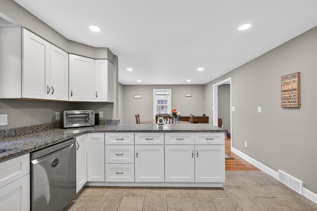25 Margate Road North Andover, MA 01845 - Photo 17 of 42 Gallery Image 17