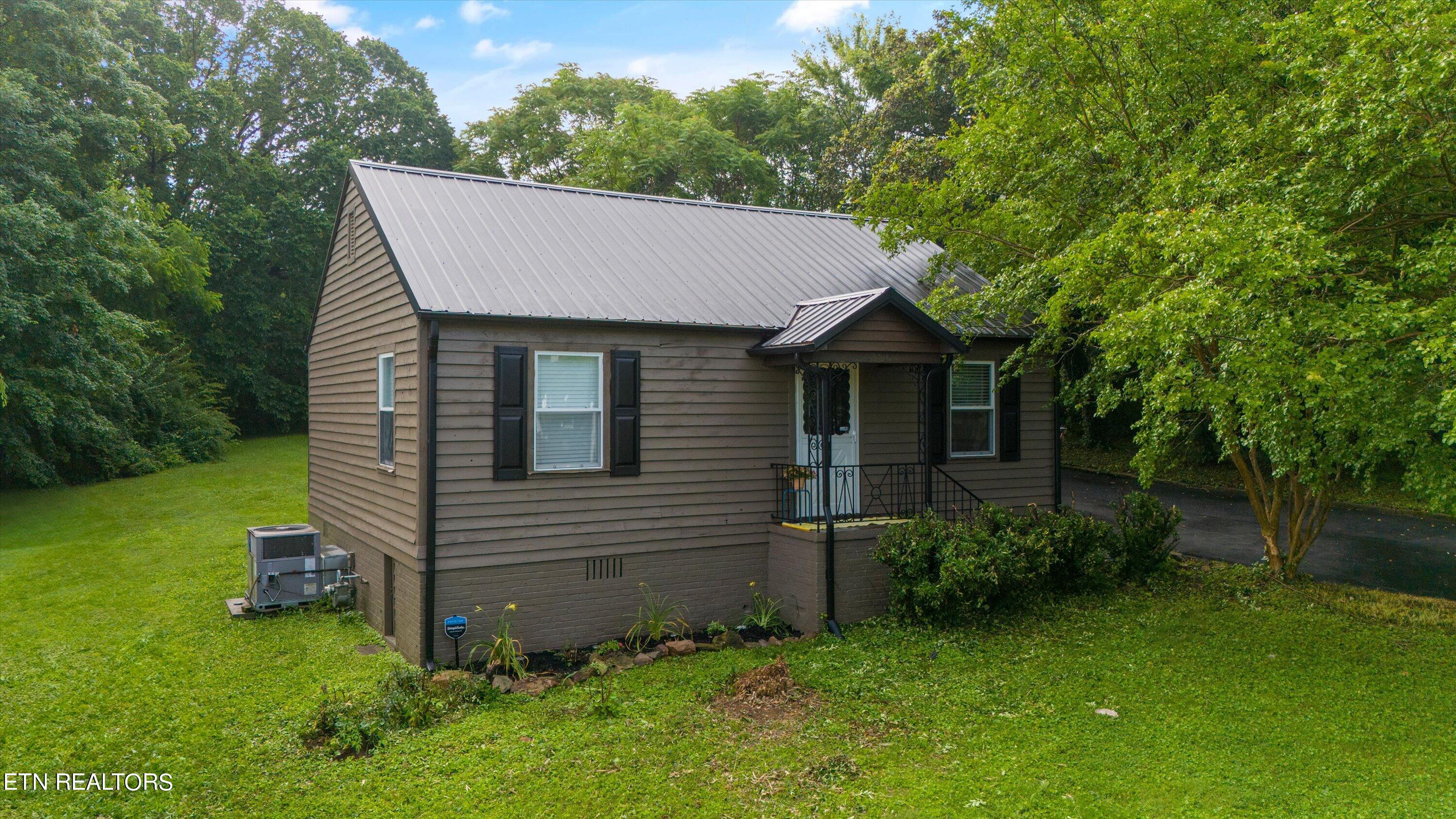 4310 Hayes Road Knoxville, TN 37912 - Photo 1 of 23 Exterior