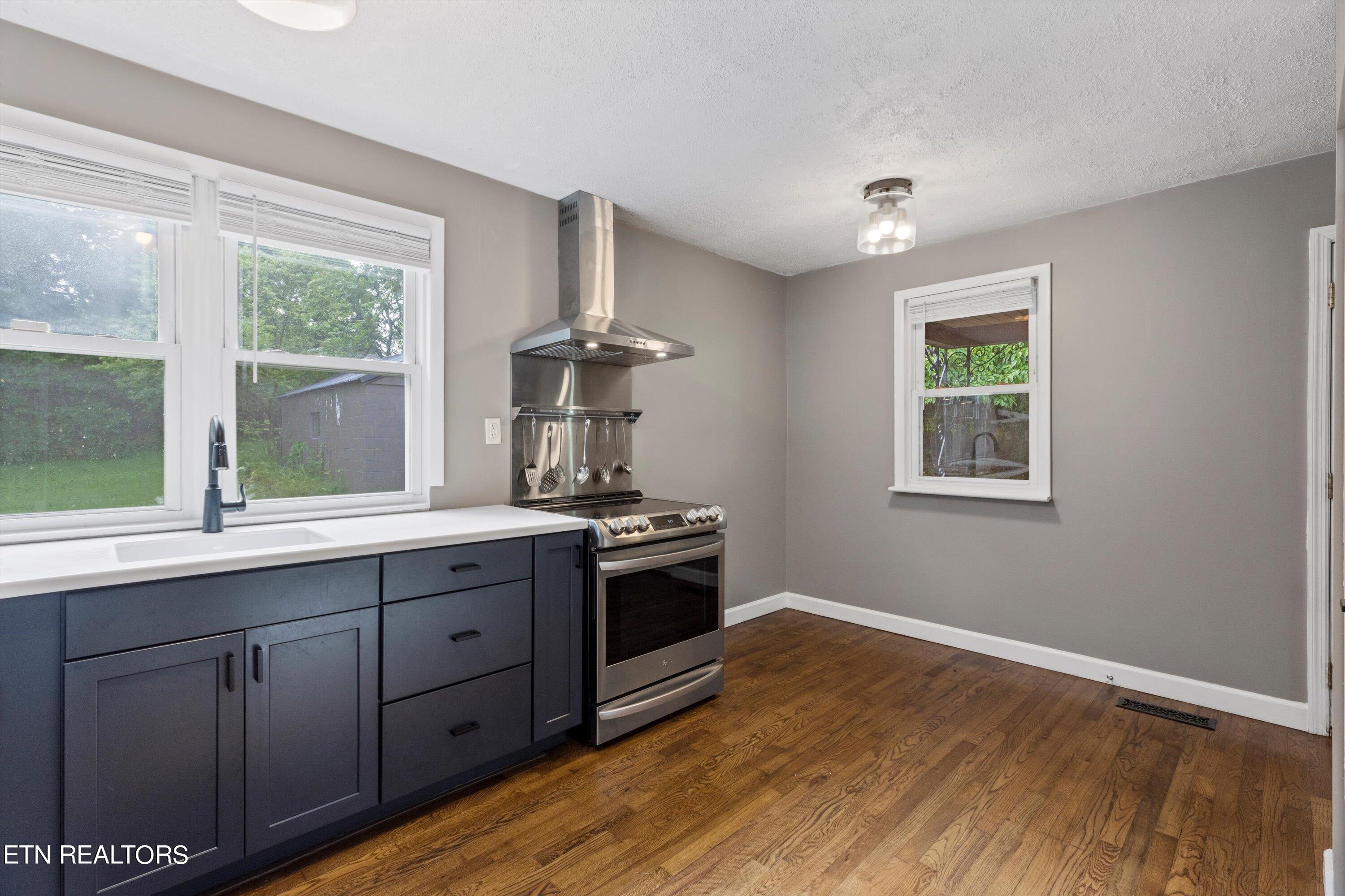 4310 Hayes Road Knoxville, TN 37912 - Photo 12 of 23 Kitchen