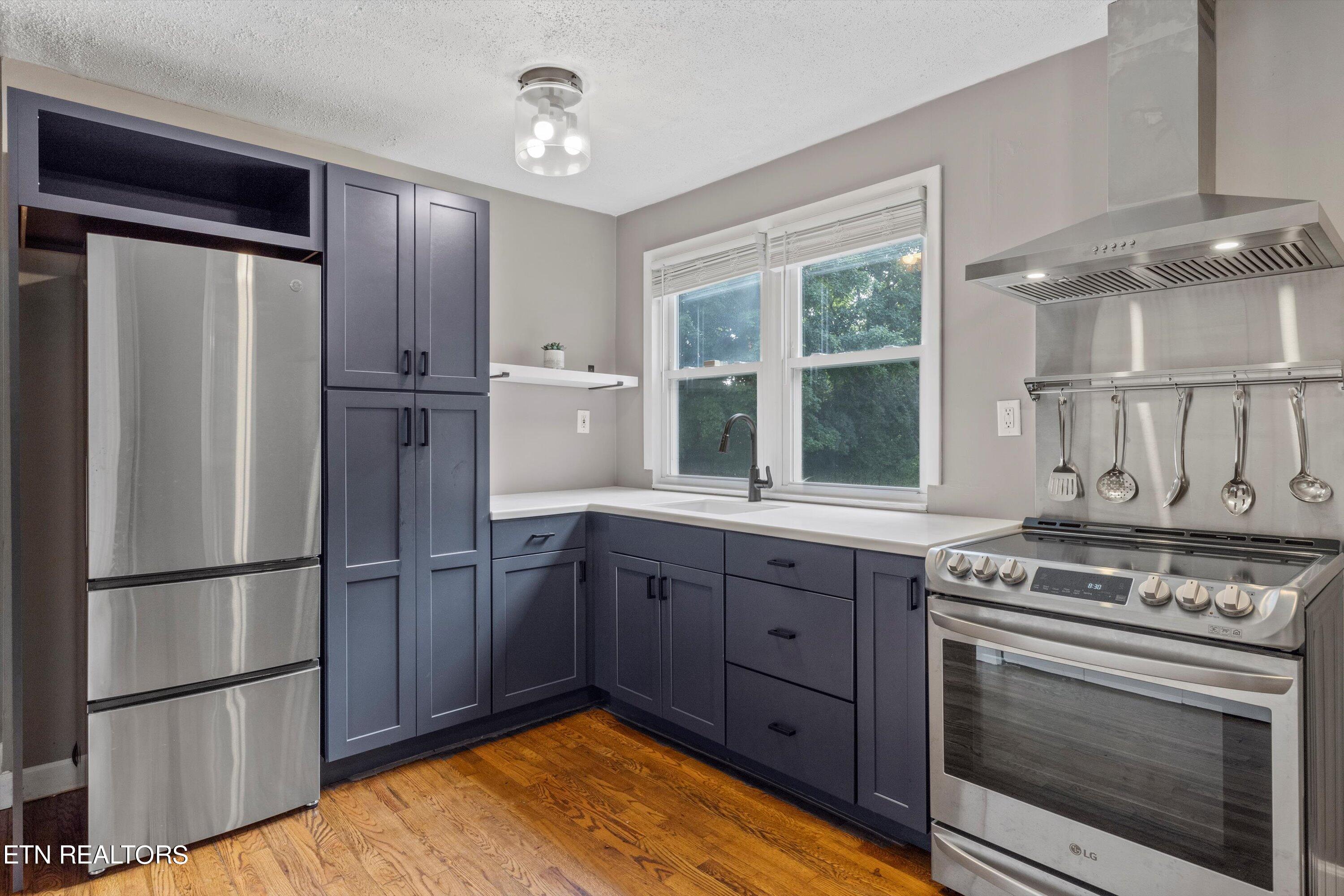 4310 Hayes Road Knoxville, TN 37912 - Photo 13 of 23 Kitchen