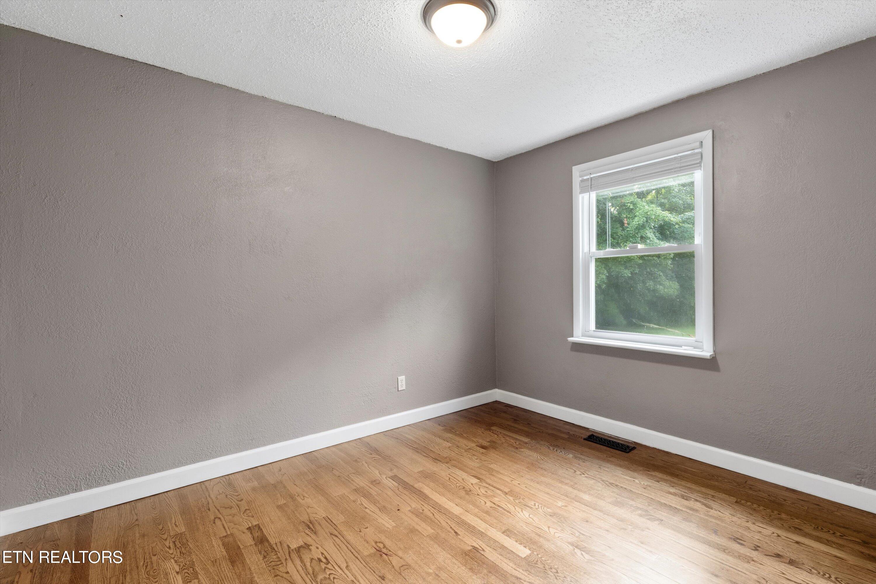 4310 Hayes Road Knoxville, TN 37912 - Photo 18 of 23 Bedroom