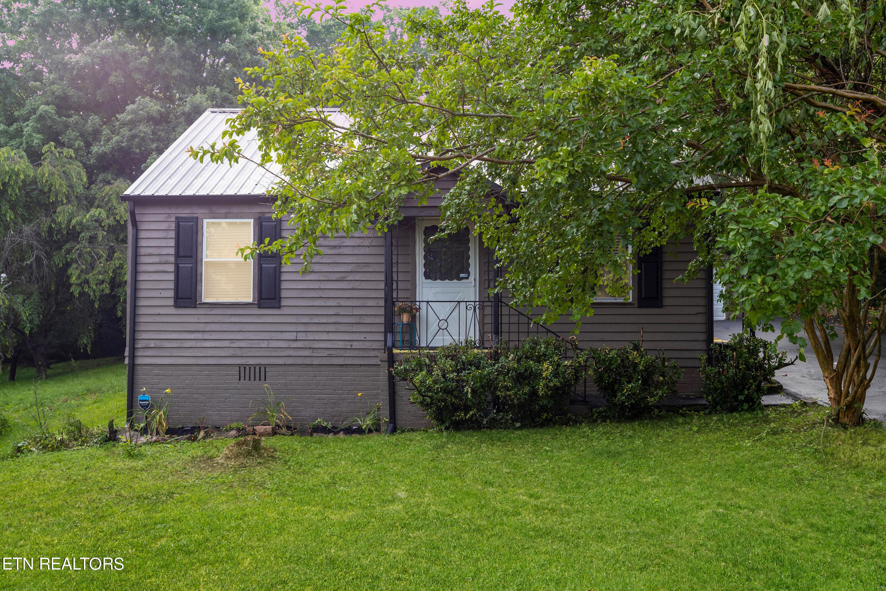4310 Hayes Road Knoxville, TN 37912 - Photo 2 of 23 Exterior