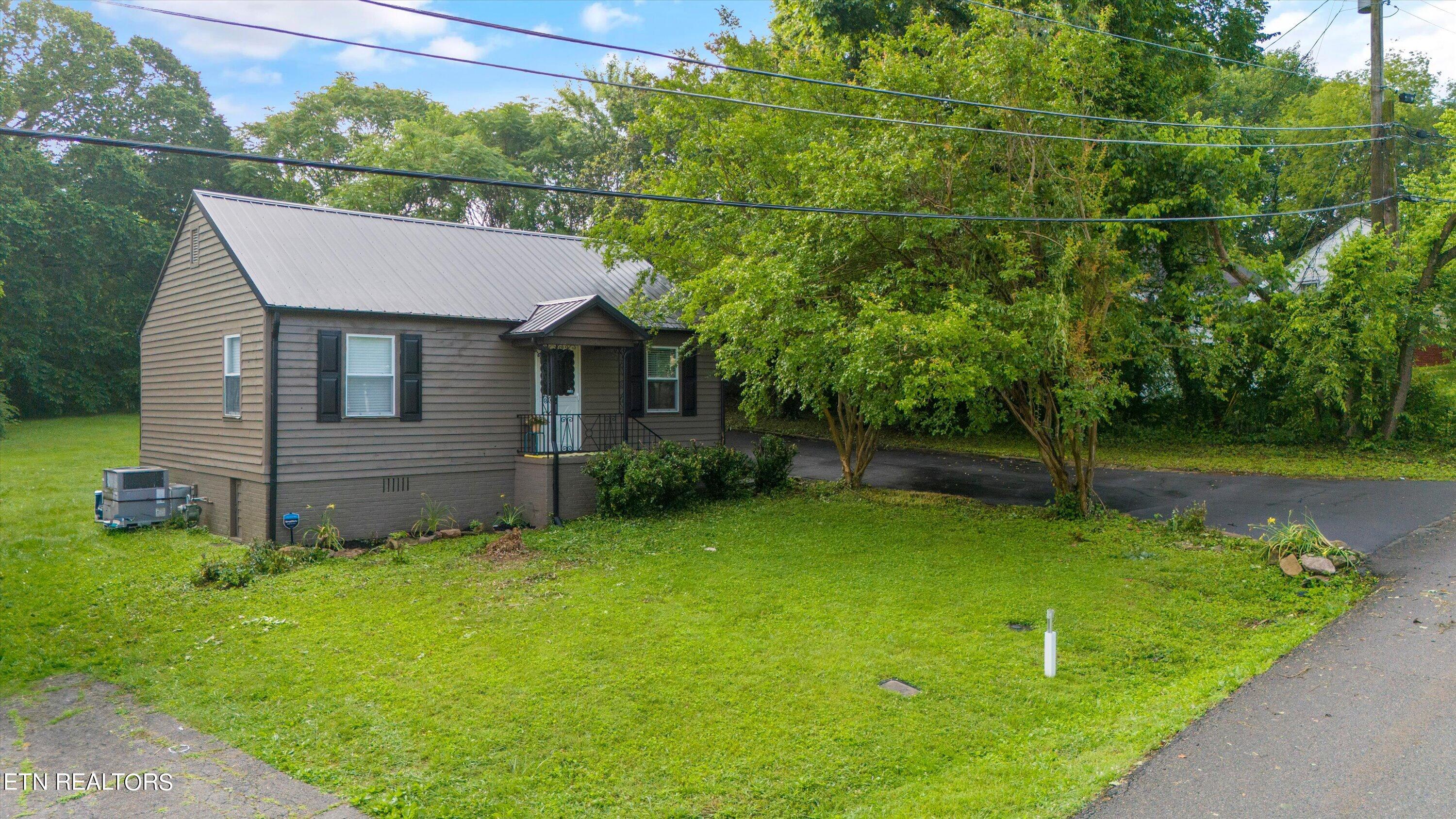 4310 Hayes Road Knoxville, TN 37912 - Photo 3 of 23 Exterior