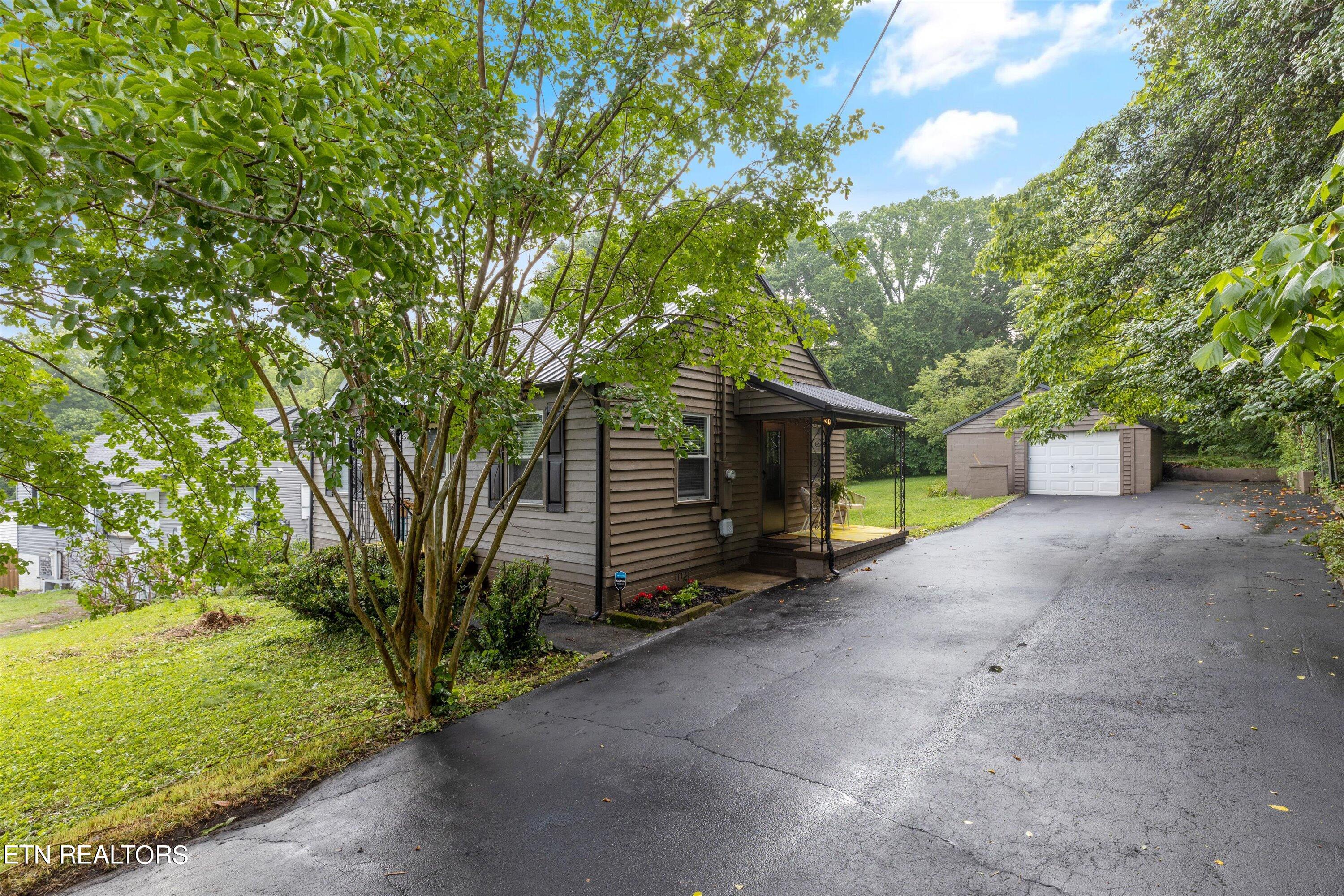 4310 Hayes Road Knoxville, TN 37912 - Photo 5 of 23 Exterior