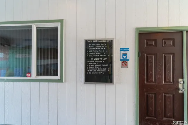 a view of entryway and workspace