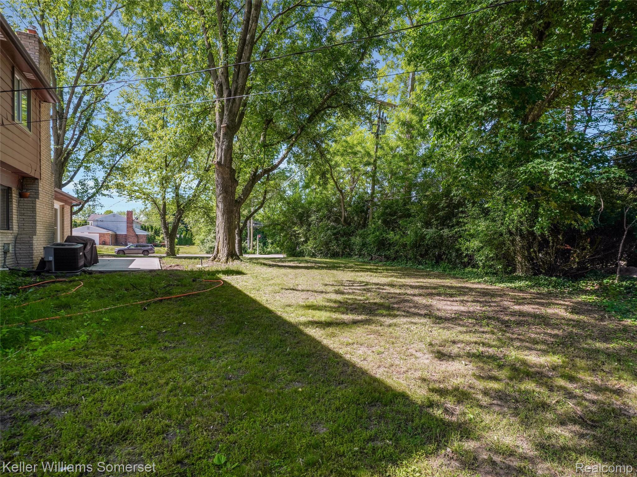 29523 Ravenscroft Farmington, MI 48331 - Photo 28 of 33 28-29523 Ravenscroft 0027.jpg