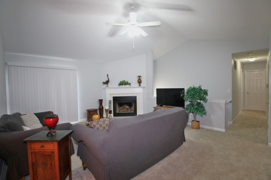 1910 Fieldstone Washington, IL 61571 - Photo 4 of 32 Gallery Image 4