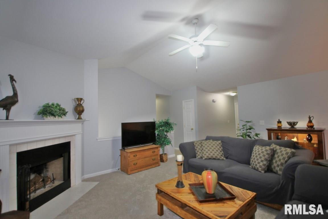1910 Fieldstone Washington, IL 61571 - Photo 6 of 32 Gallery Image 6