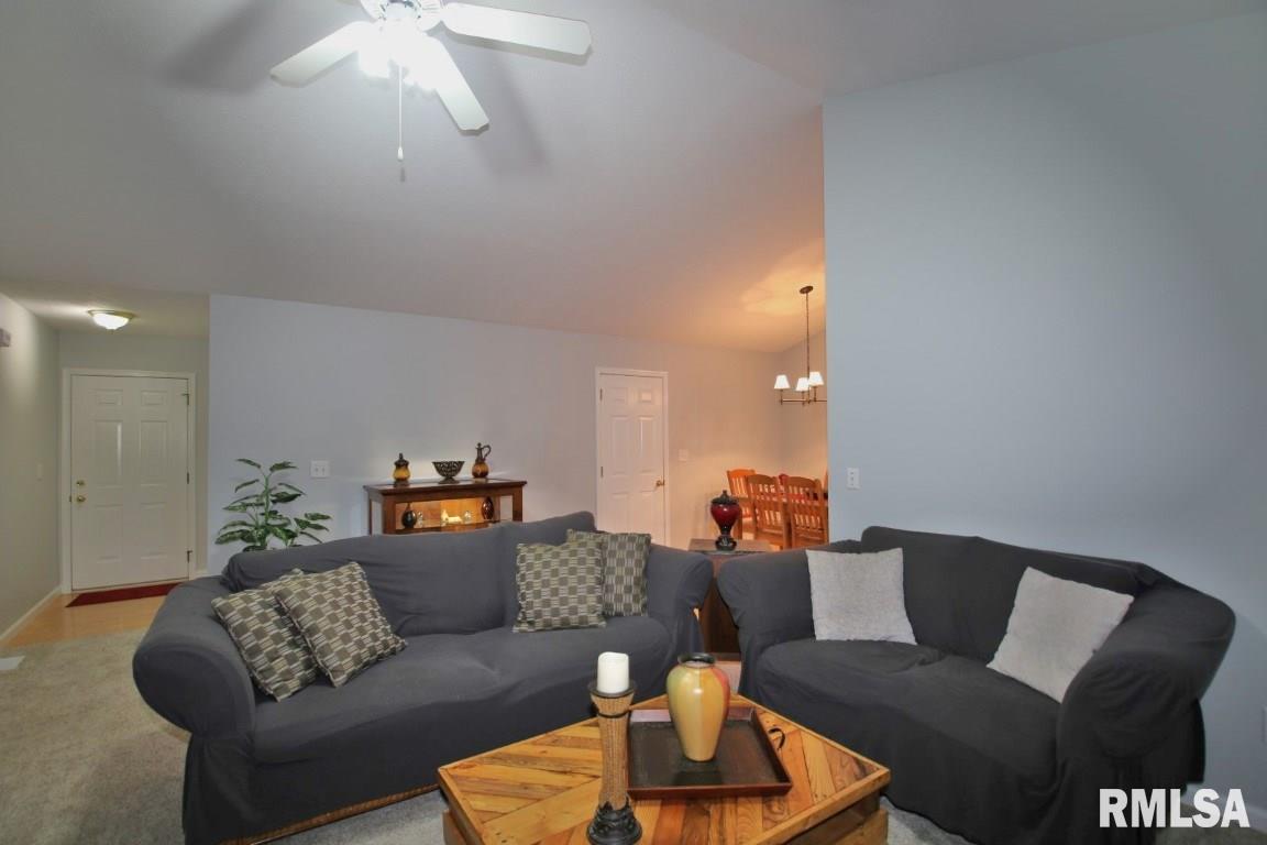 1910 Fieldstone Washington, IL 61571 - Photo 7 of 32 Gallery Image 7