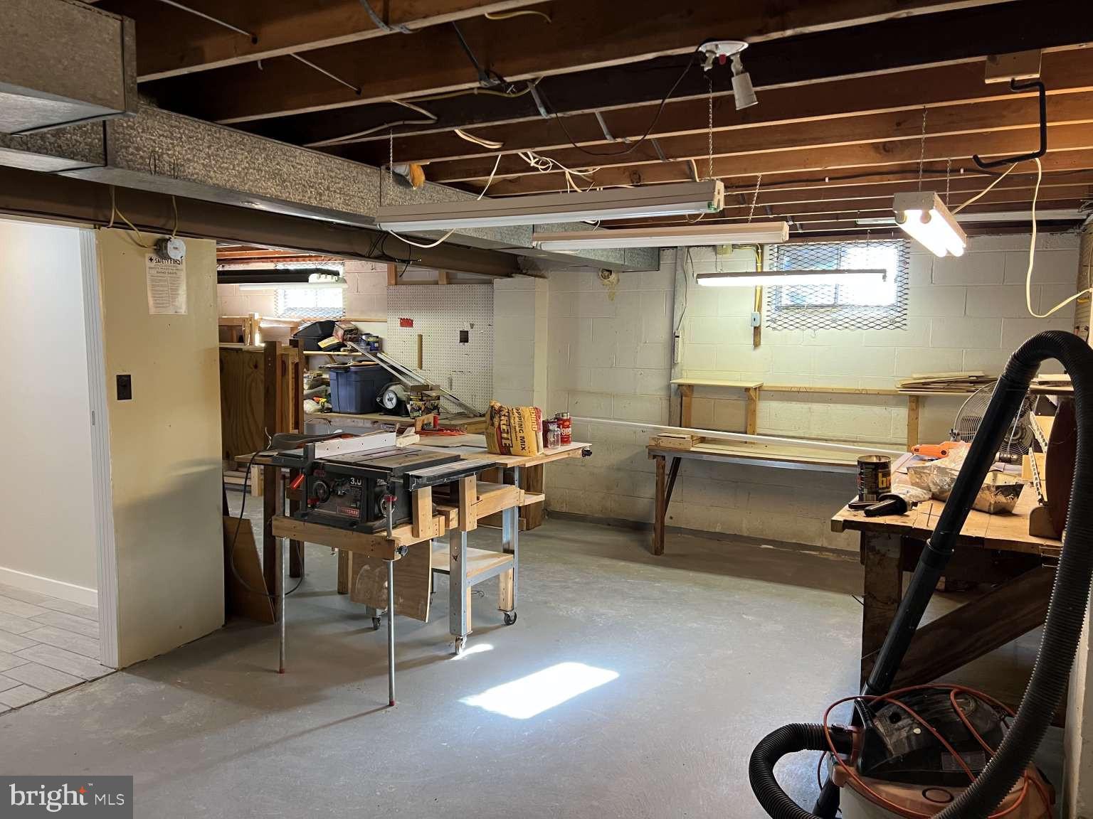 41 Fremont Road Newark, DE 19711 - Photo 21 of 25 a work room with chairs and tables