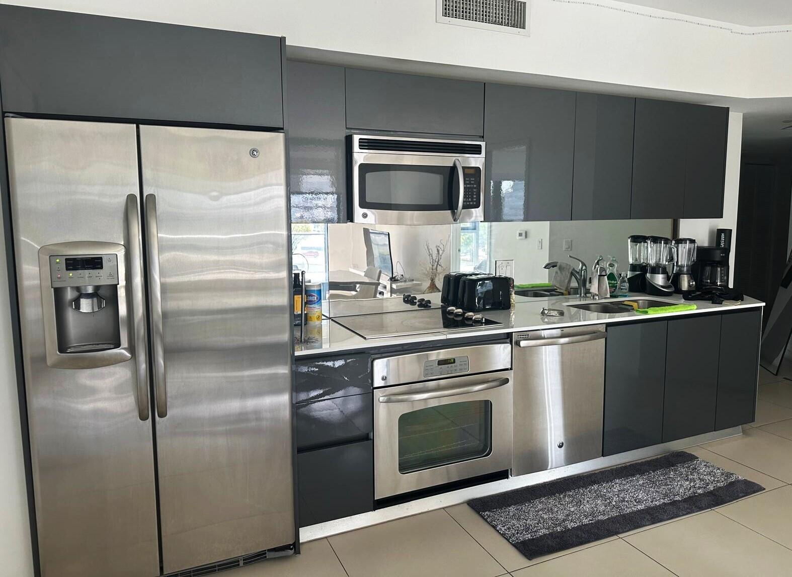 31 Southeast 6th Street, Unit 602 Miami, FL 33131 - Photo 7 of 39 a kitchen with a refrigerator stove and microwave