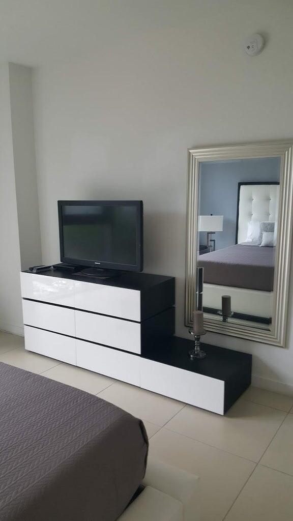31 Southeast 6th Street, Unit 602 Miami, FL 33131 - Photo 10 of 39 a living room with stainless steel appliances kitchen island sink and faucet