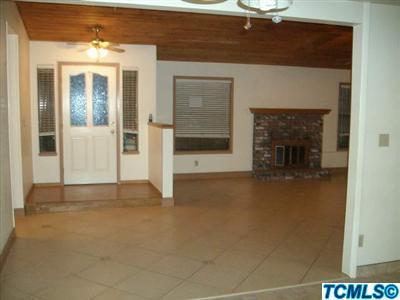 291 South Anderson Road Exeter, CA 93221 - Photo 5 of 7 Entry way and living room. Living room