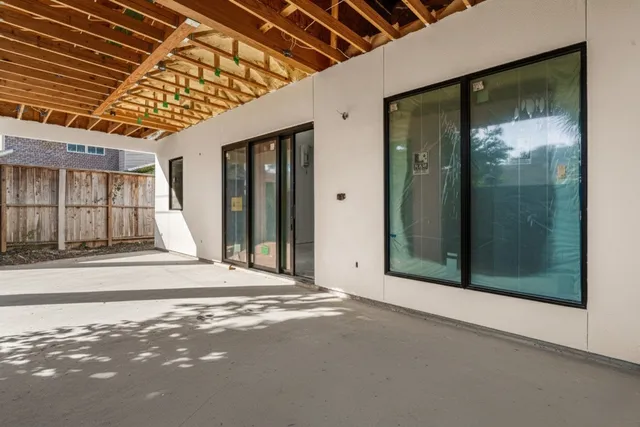 a view of an house with backyard space and garden