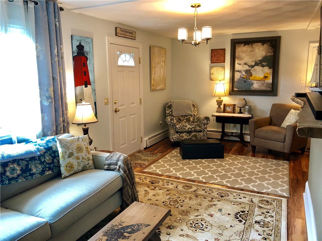 3499 West Shore Road Warwick, RI 02886 - Photo 10 of 24 Living Room