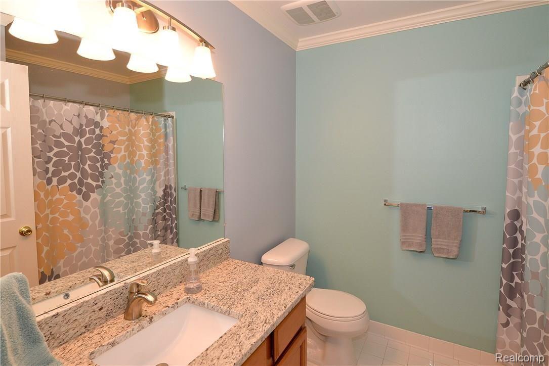 1642 Deepwood Circle Rochester, MI 48307 - Photo 20 of 35 Real Estate Images-38.jpg