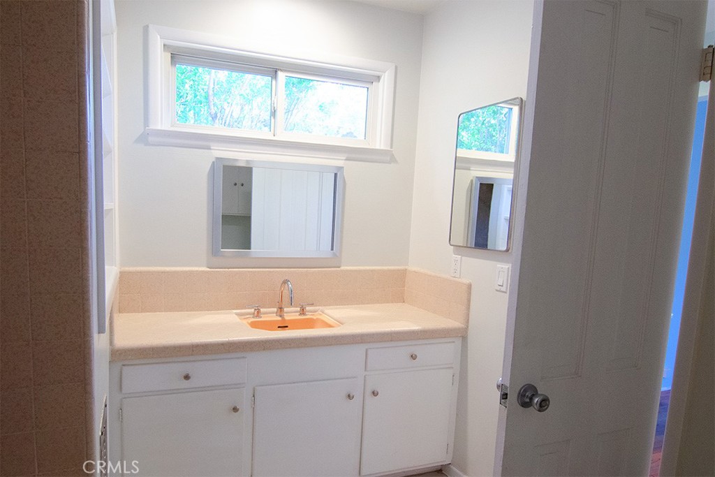 3672 Grayburn Road Pasadena, CA 91107 - Photo 12 of 31 Main house Full bath