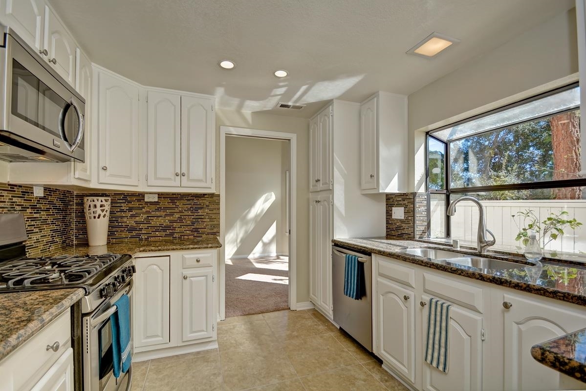 1777 Hawk View Drive Encinitas, CA 92024 - Photo 12 of 25