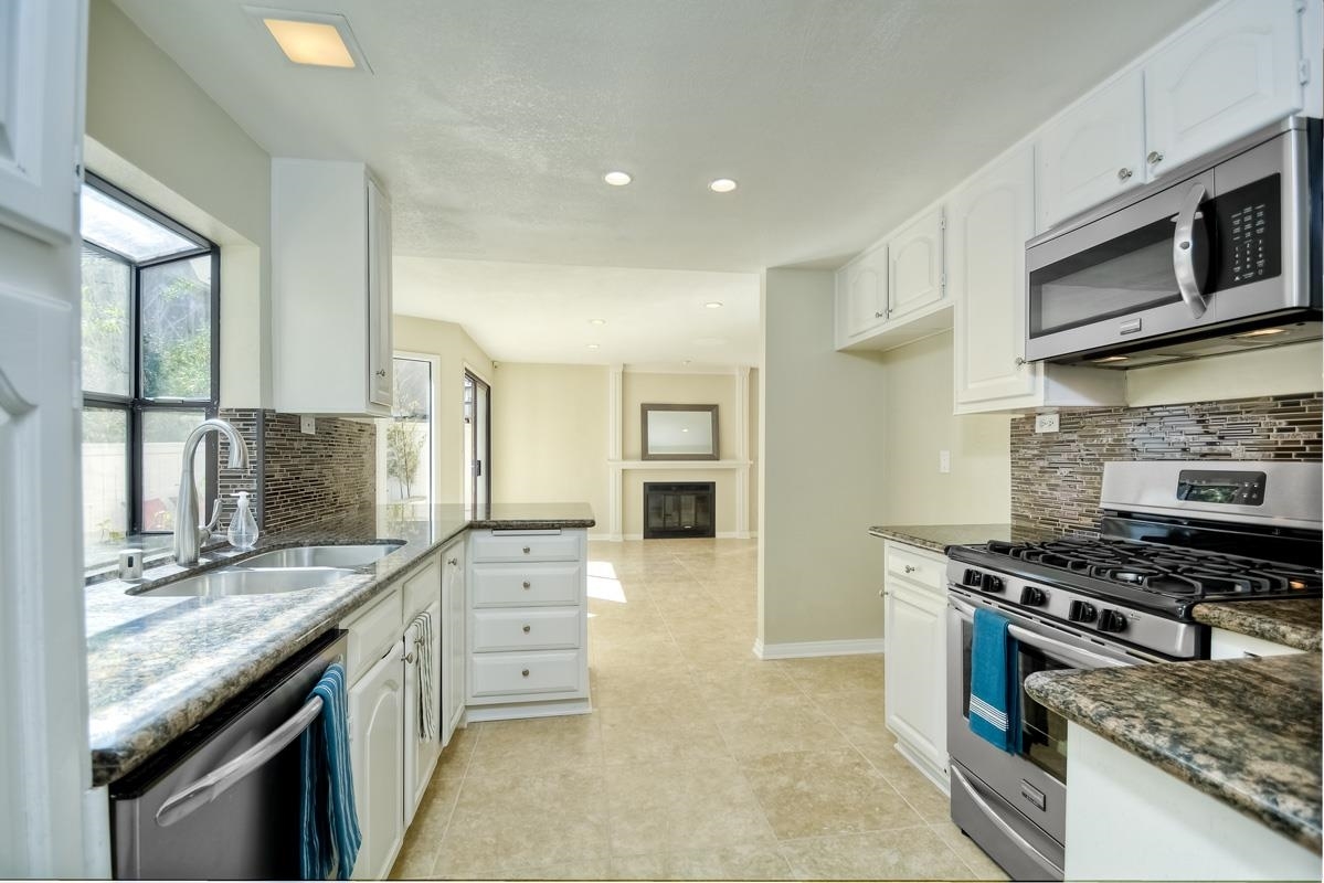 1777 Hawk View Drive Encinitas, CA 92024 - Photo 13 of 25