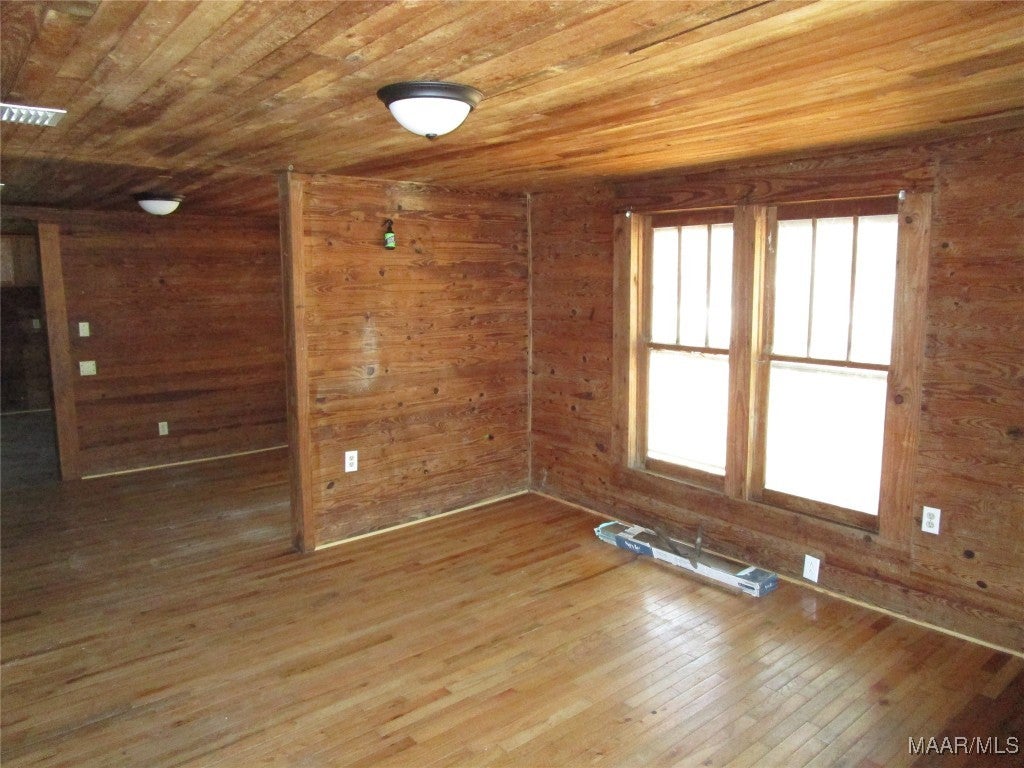 208 South Johnson Street Samson, AL 36477 - Photo 3 of 19 Living room