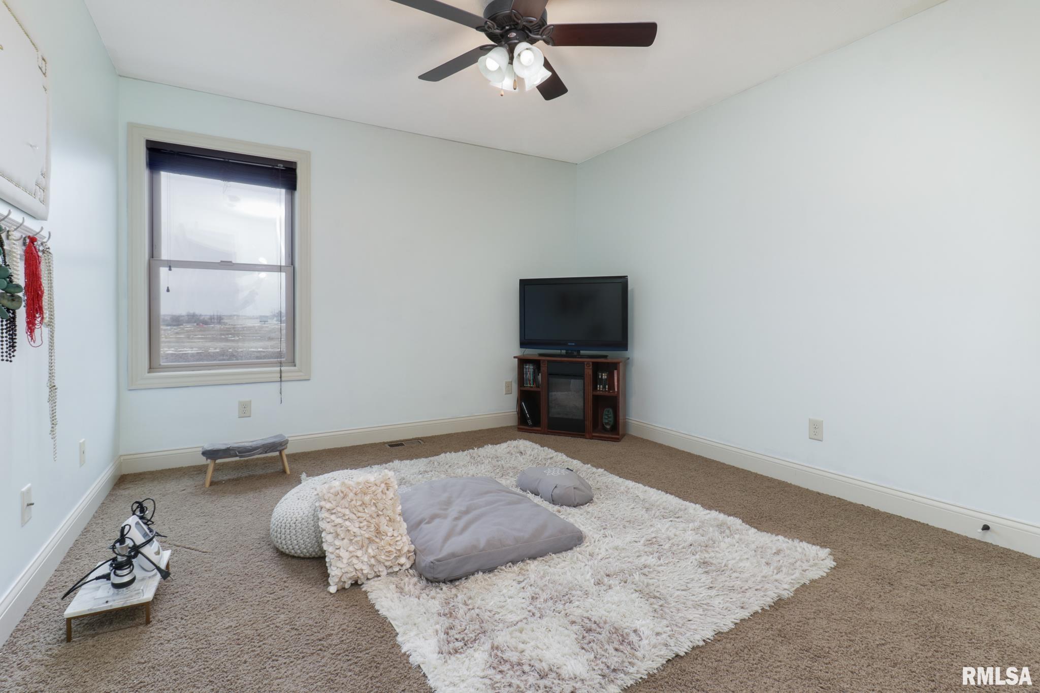 1808 Pfitzer Road Normal, IL 61761 - Photo 27 of 42