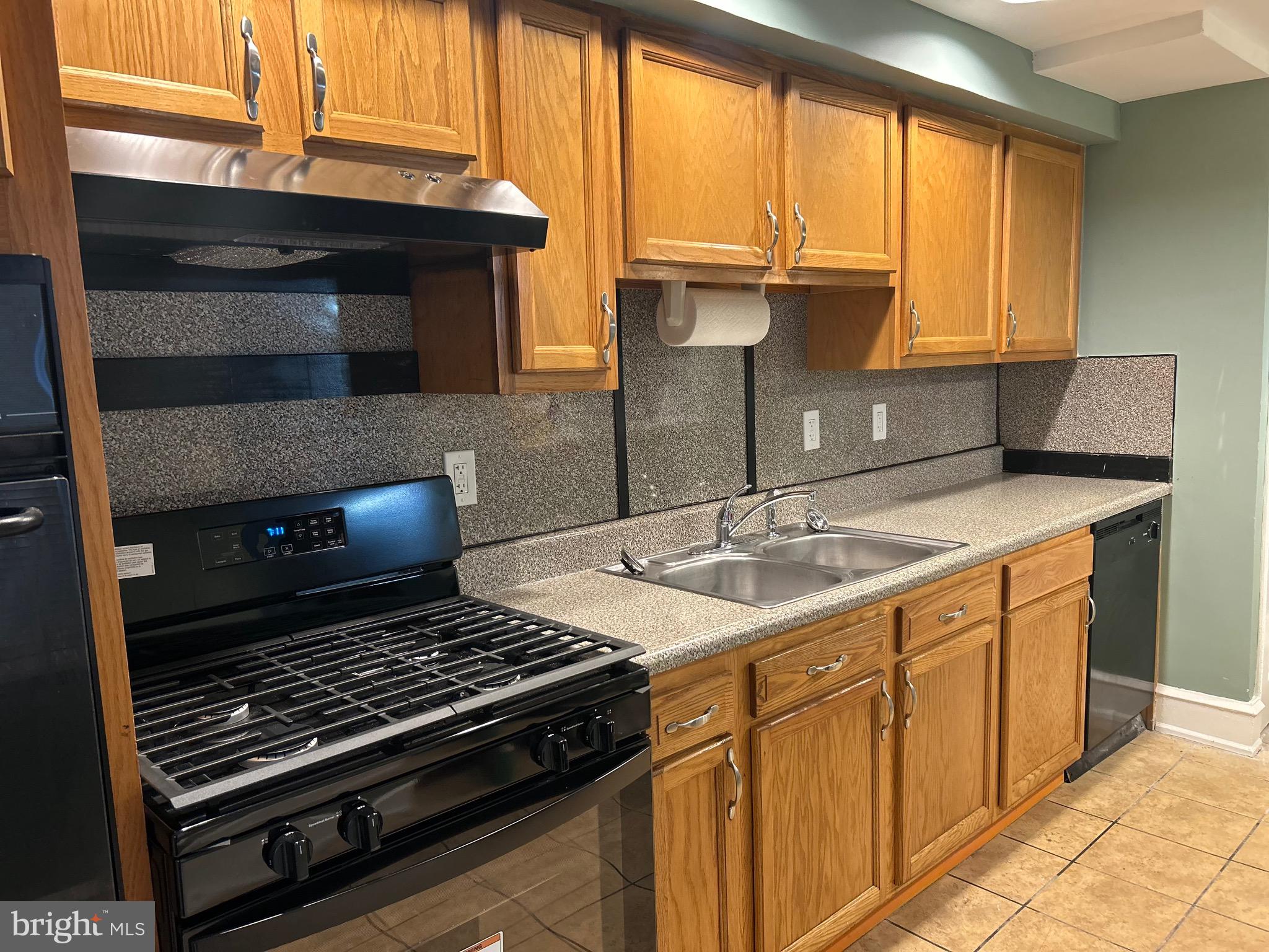 1567 Collings Road Camden, NJ 08104 - Photo 7 of 16 Kitchen