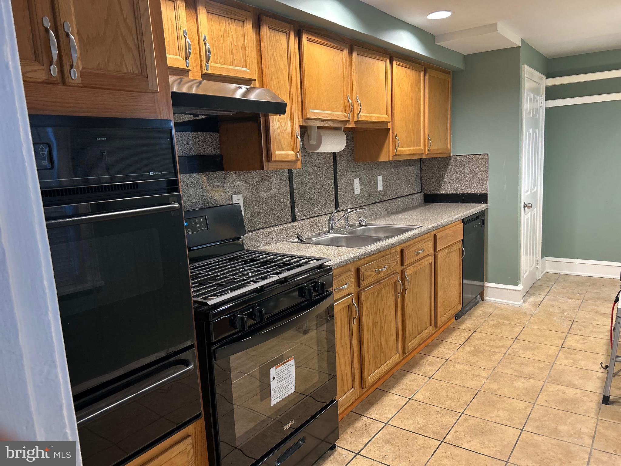1567 Collings Road Camden, NJ 08104 - Photo 8 of 16 Kitchen