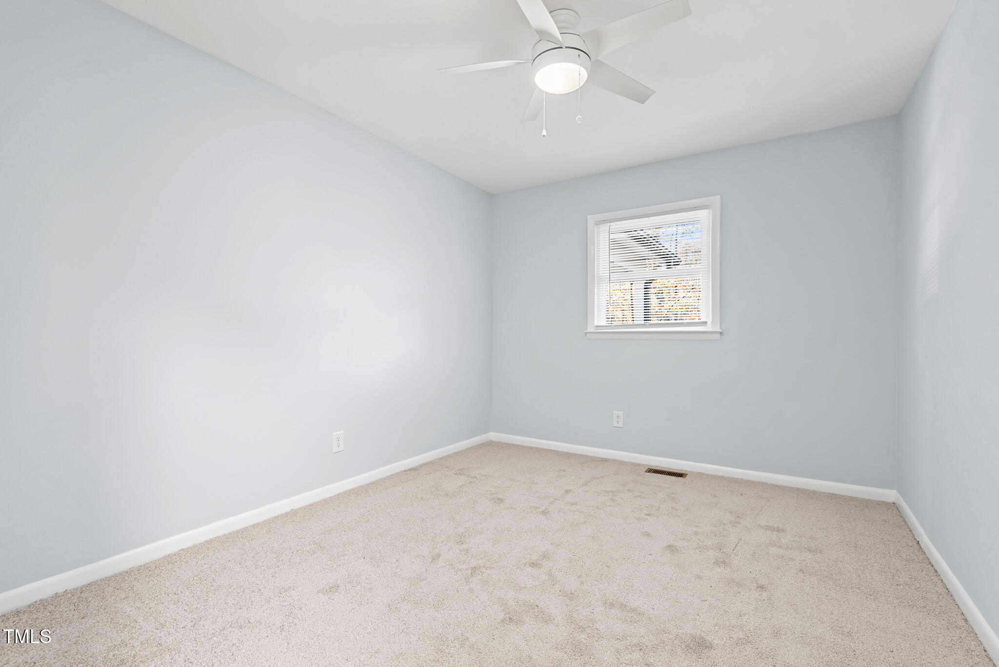 6512 Johnsdale Road Raleigh, NC 27615 - Photo 28 of 34 an empty room with a window