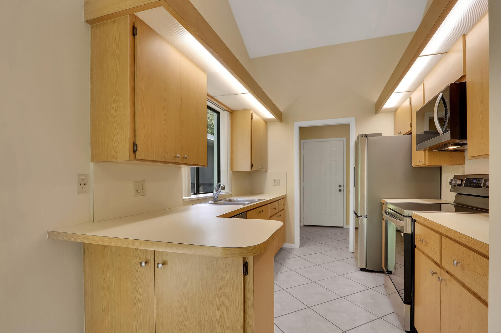 134 Ocean Pines Terrace Jupiter, FL 33477 - Photo 12 of 38 Kitchen