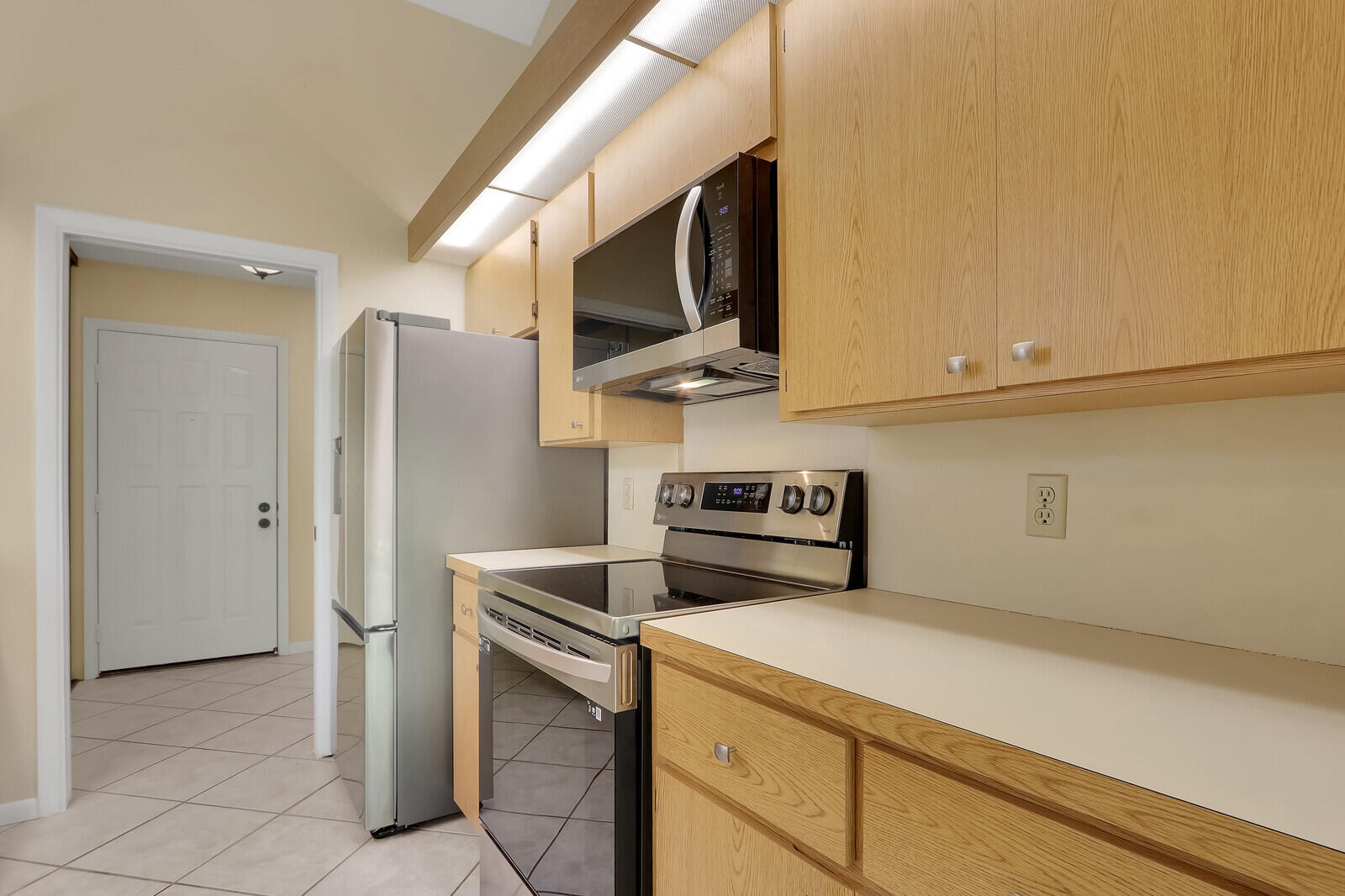 134 Ocean Pines Terrace Jupiter, FL 33477 - Photo 13 of 38 Kitchen