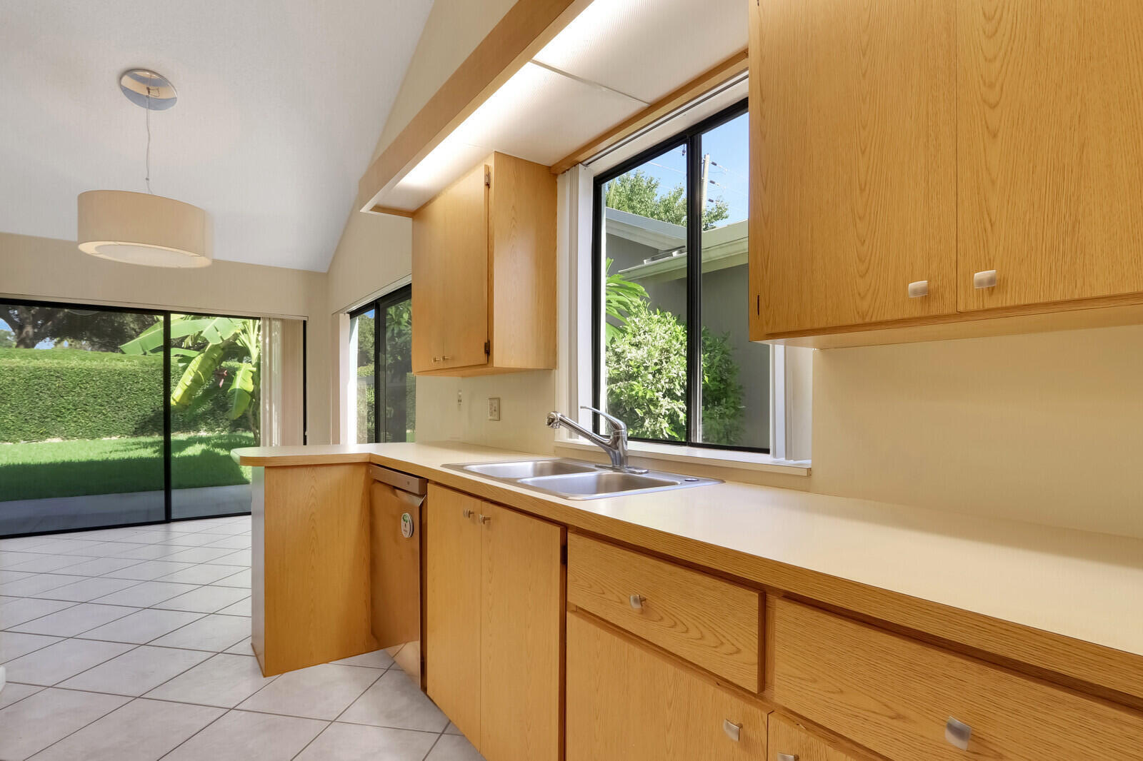 134 Ocean Pines Terrace Jupiter, FL 33477 - Photo 15 of 38 Kitchen