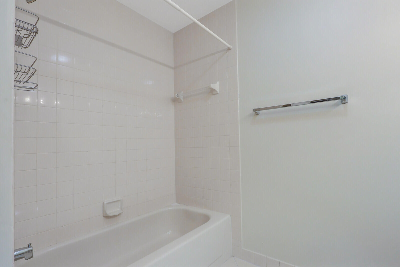 134 Ocean Pines Terrace Jupiter, FL 33477 - Photo 29 of 38 Second Full Bathroom