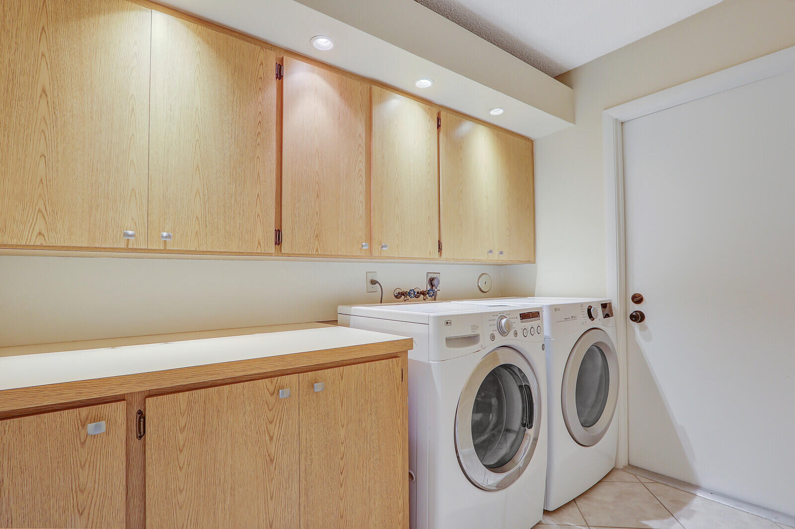 134 Ocean Pines Terrace Jupiter, FL 33477 - Photo 32 of 38 Laundry Room