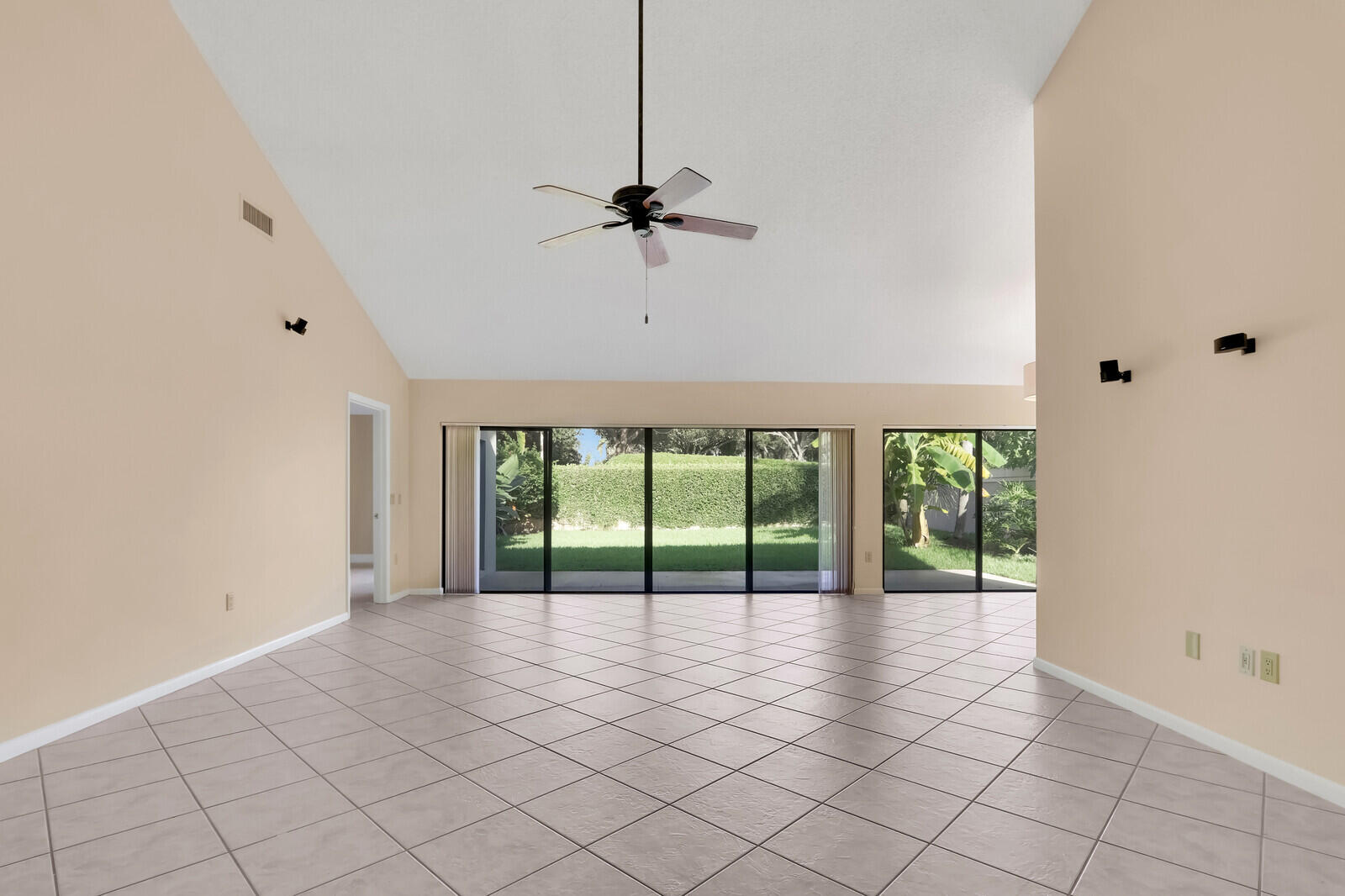 134 Ocean Pines Terrace Jupiter, FL 33477 - Photo 7 of 38 Great Room/Family Room