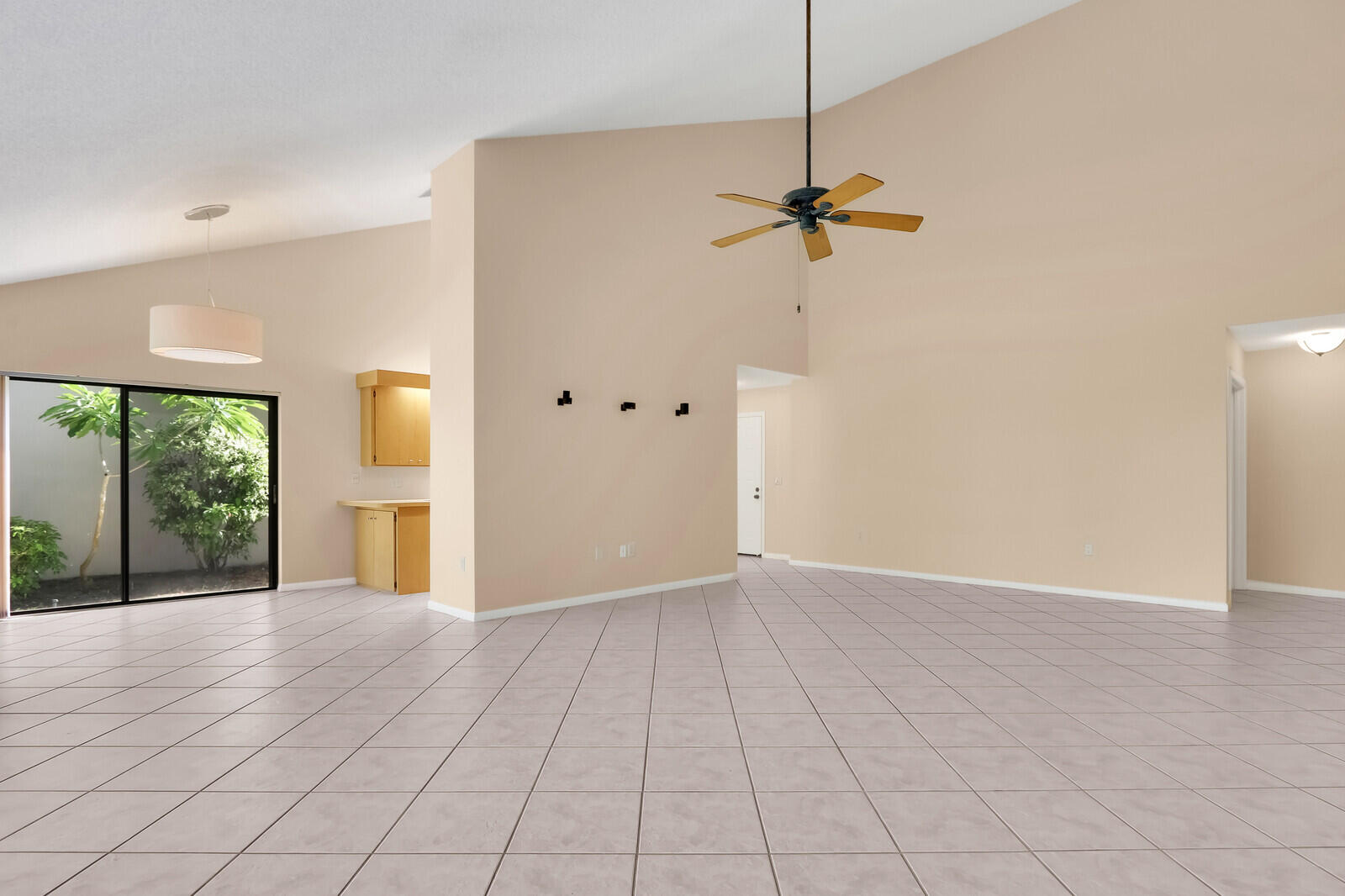 134 Ocean Pines Terrace Jupiter, FL 33477 - Photo 9 of 38 Great Room/Dining Area