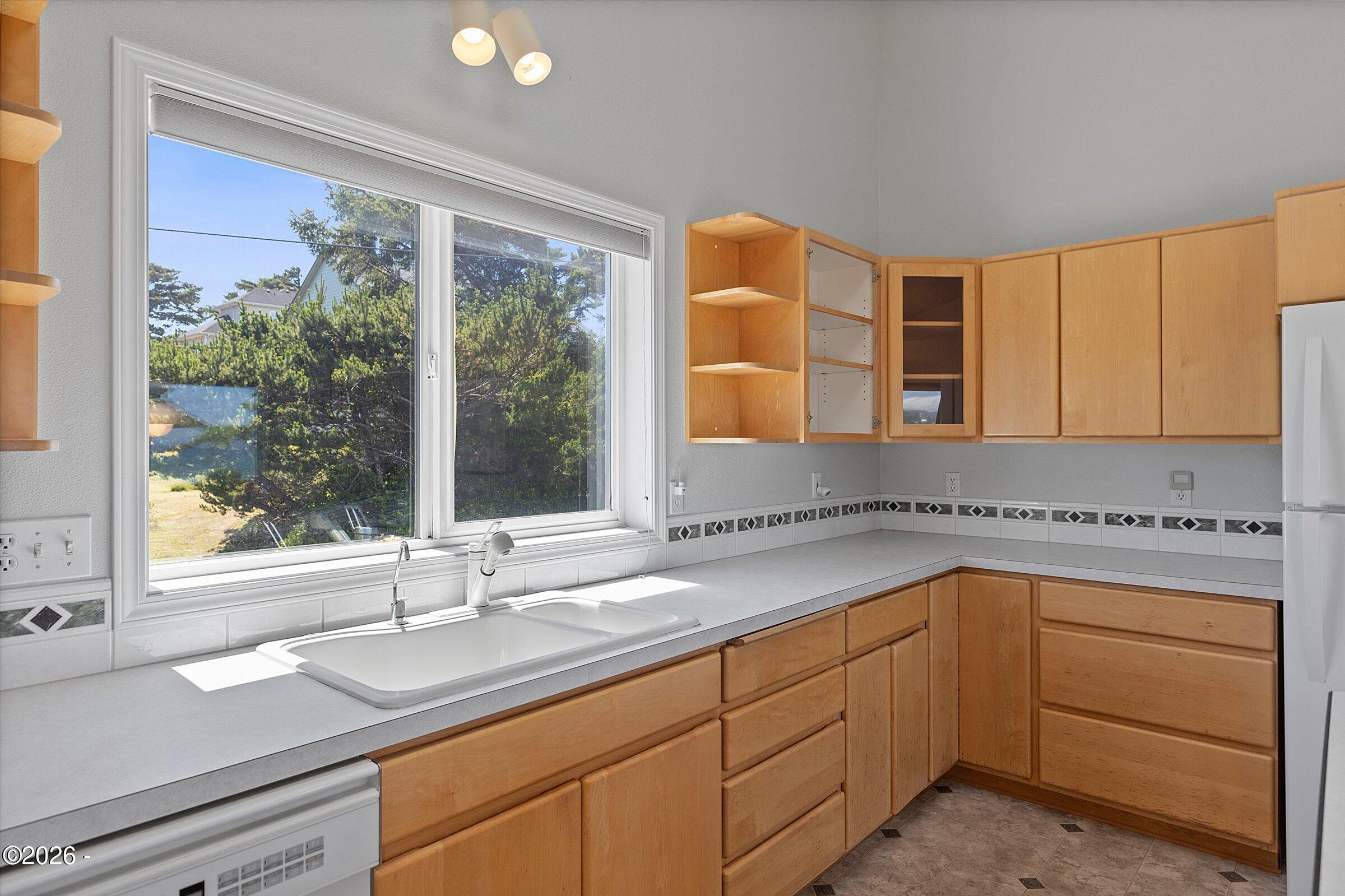 935 Southwest 7th Street Lincoln City, OR 97367 - Photo 16 of 50