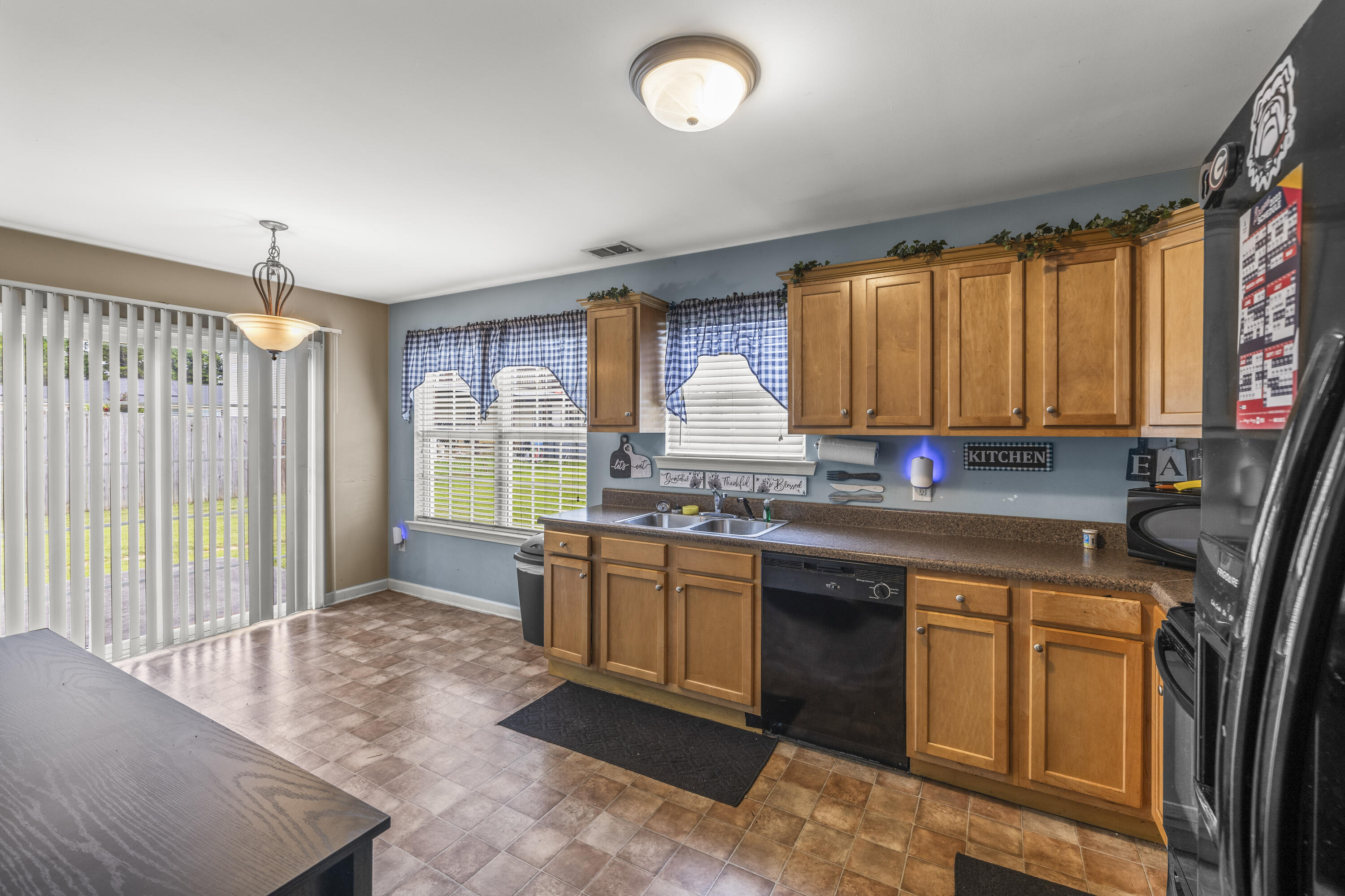 201 Legacy Lane Calhoun, GA 30701 - Photo 13 of 23 Kitchen