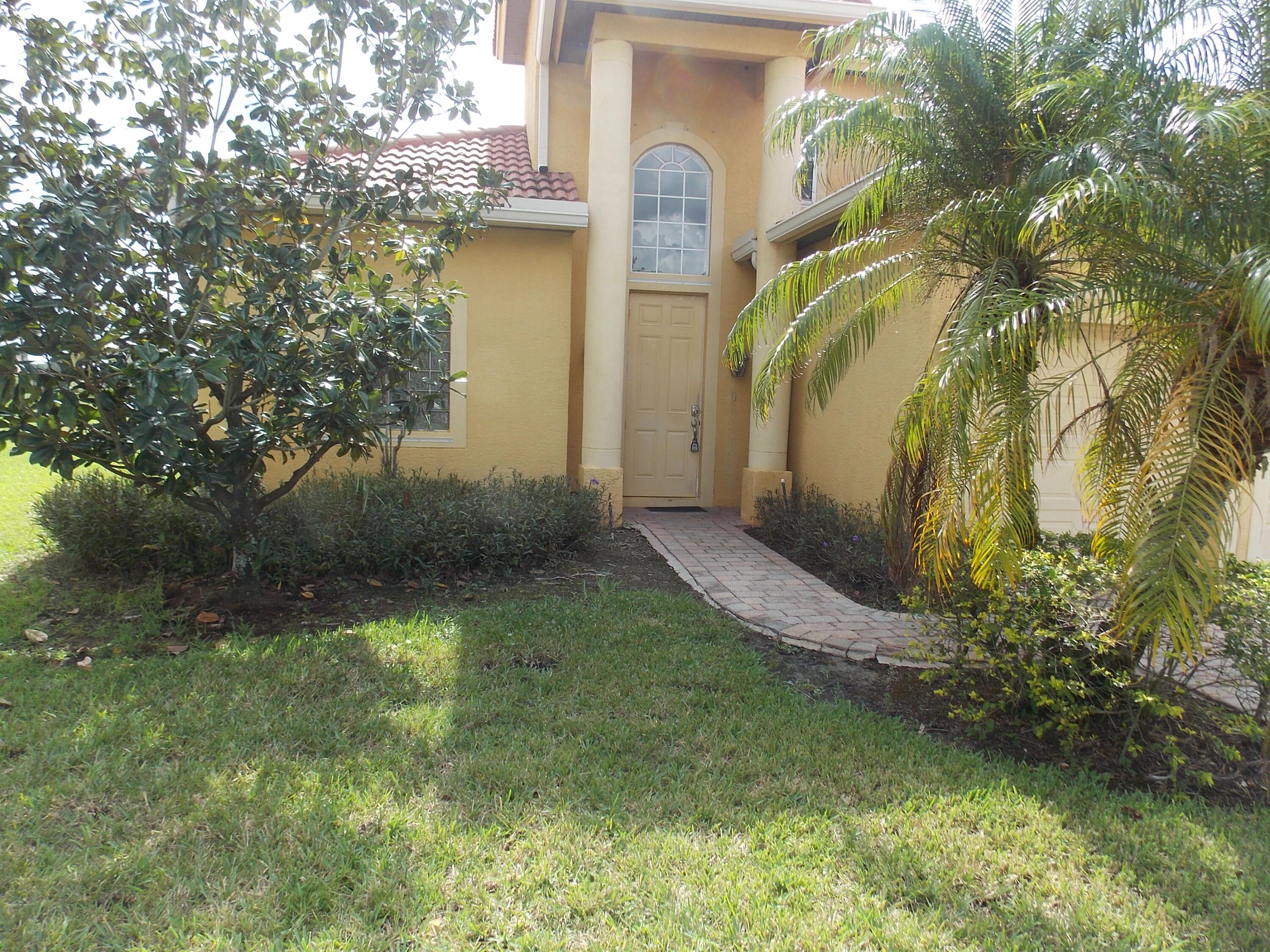 323 Northwest Sheffield Circle Port St. Lucie, FL 34983 - Photo 31 of 31 a view of backyard