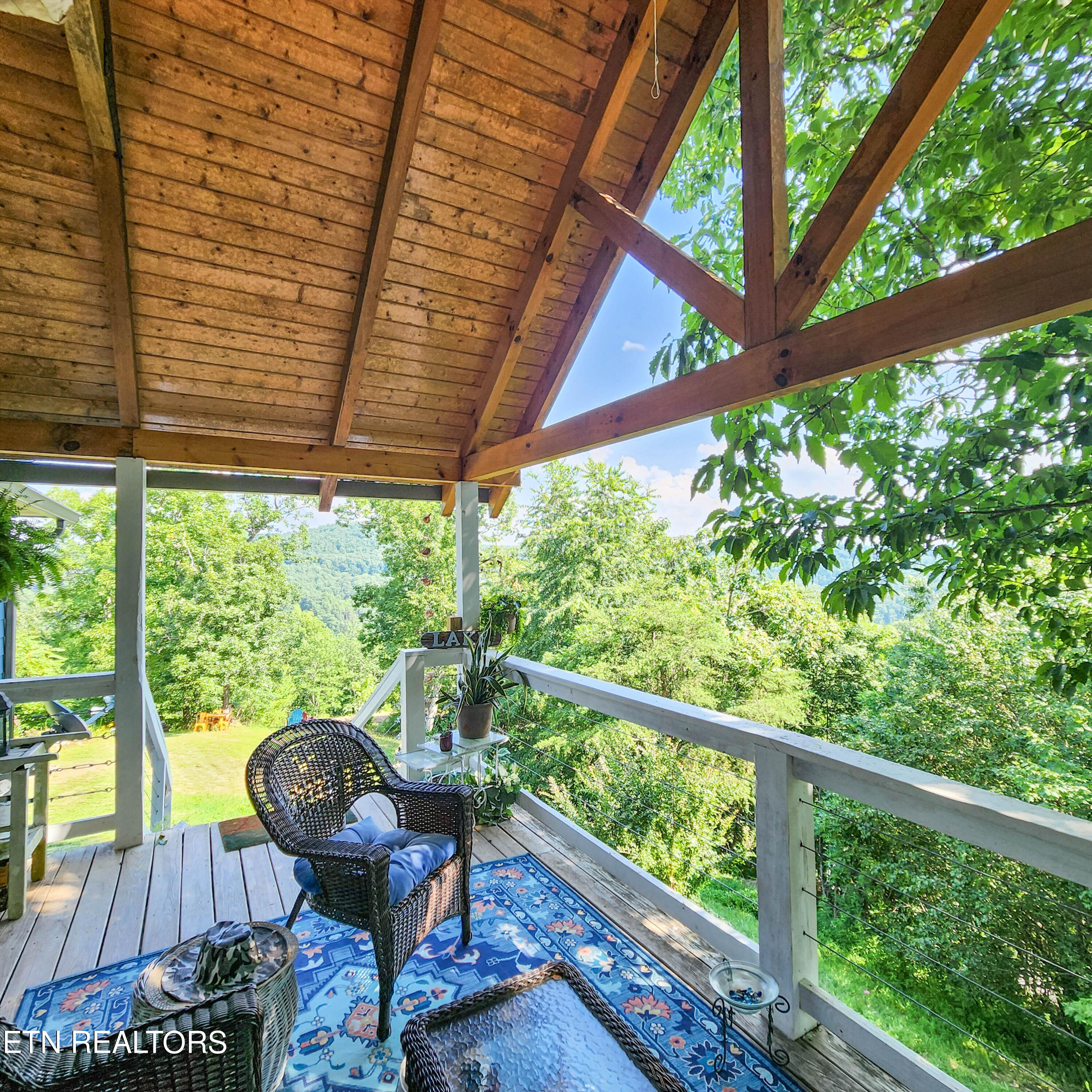 188 Ridgecrest Road New Tazewell, TN 37825 - Photo 6 of 39 ridgecrest frnt prch2