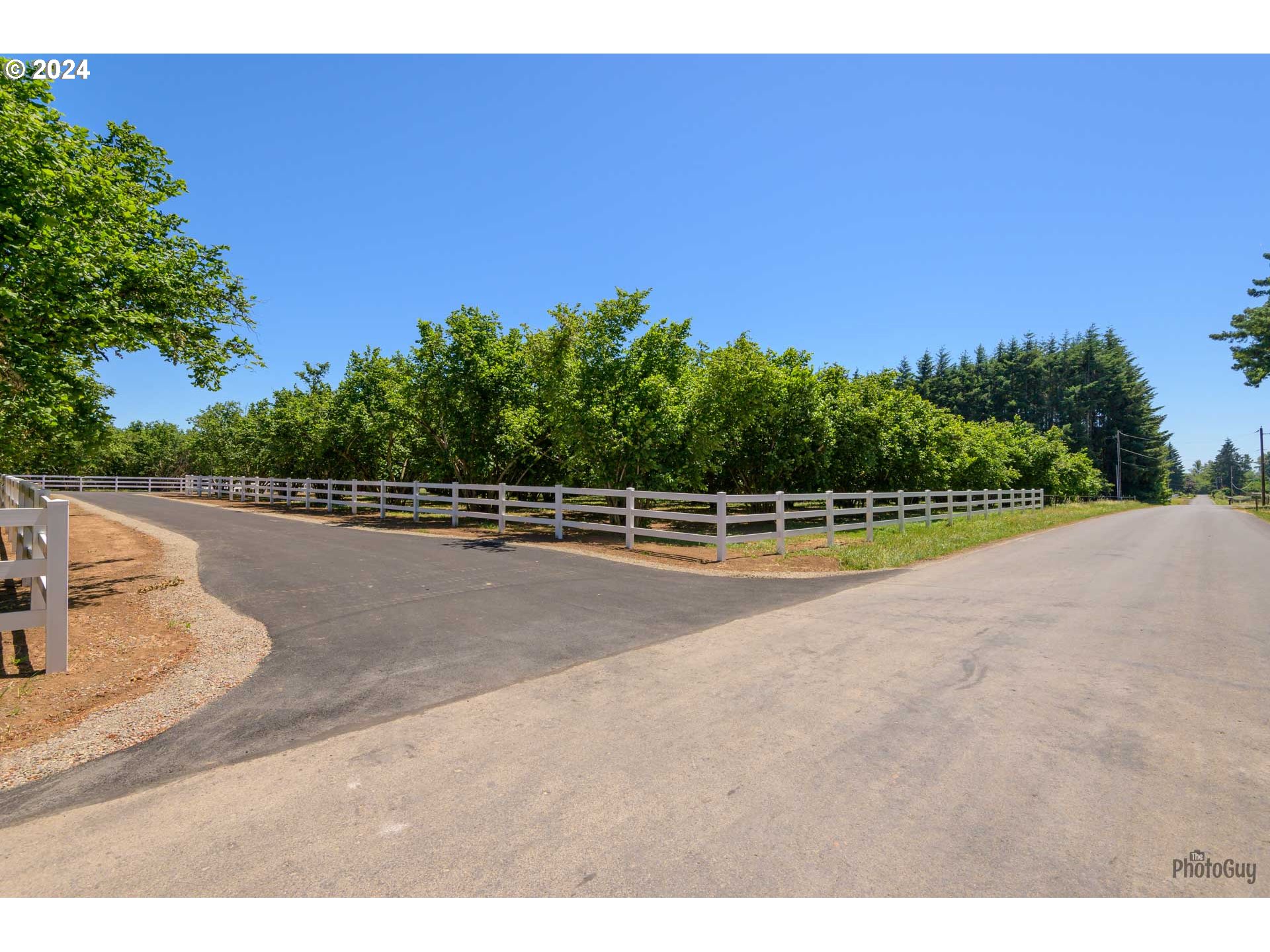 Shore Lane, Unit 1 Eugene, OR 97402 - Photo 5 of 16 a view of a tennis court