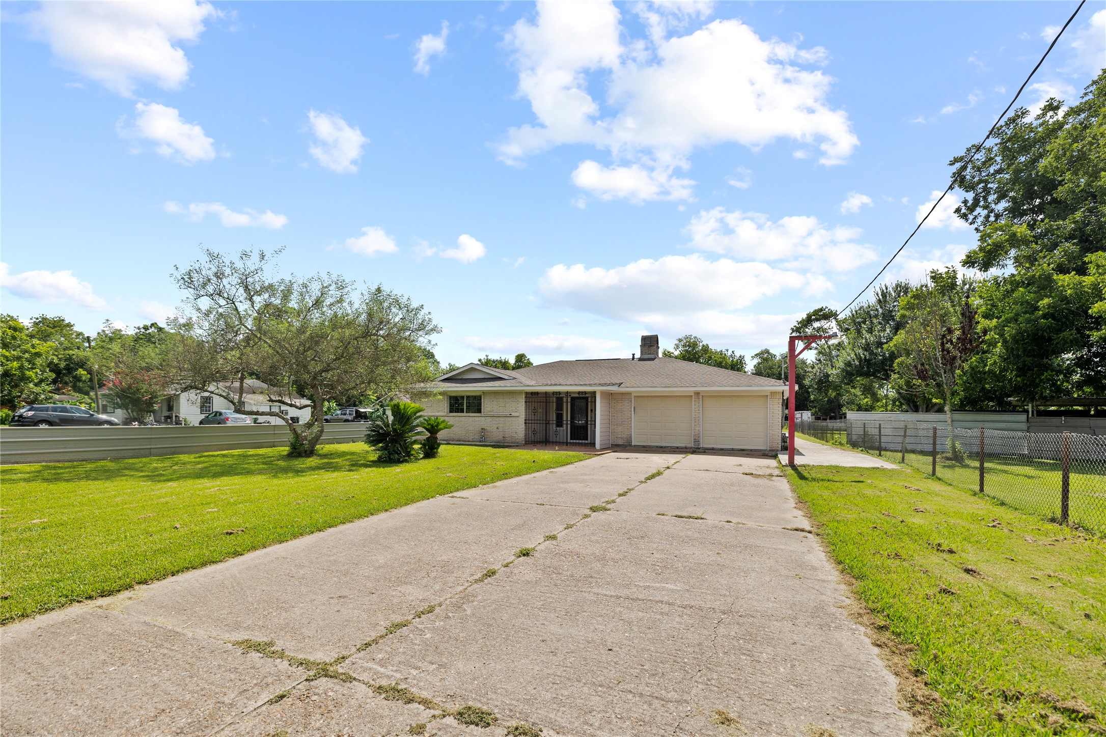 13902 Ambrose Street Houston, TX 77045 - Photo 4 of 50